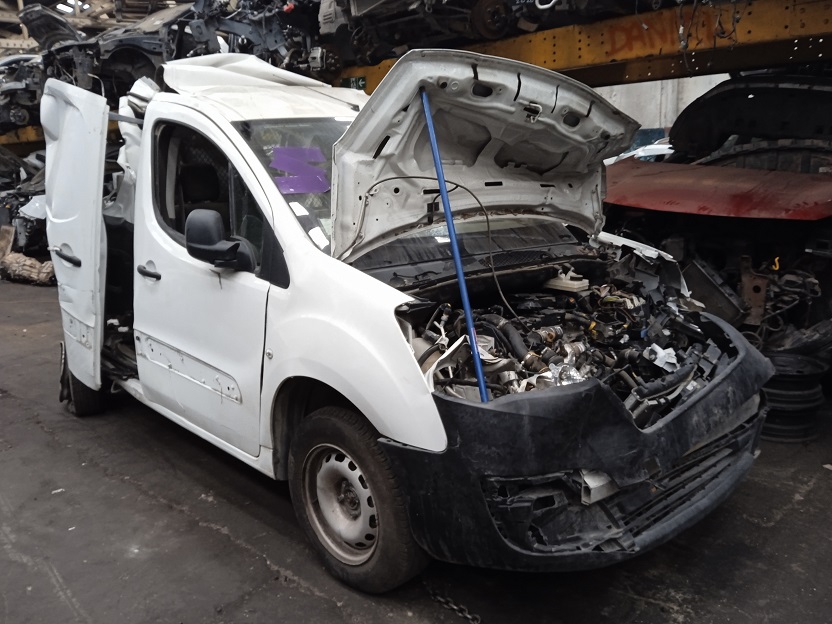 Desarmaduría San Pablo - CAPOT PEUGEOT PARTNER USADO, En desarme.