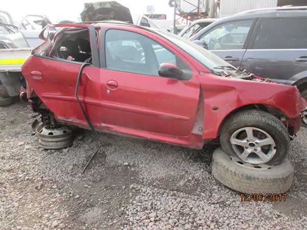 BOMBA ELEVADORA Peugeot 206 2009  USADO EN DESARME